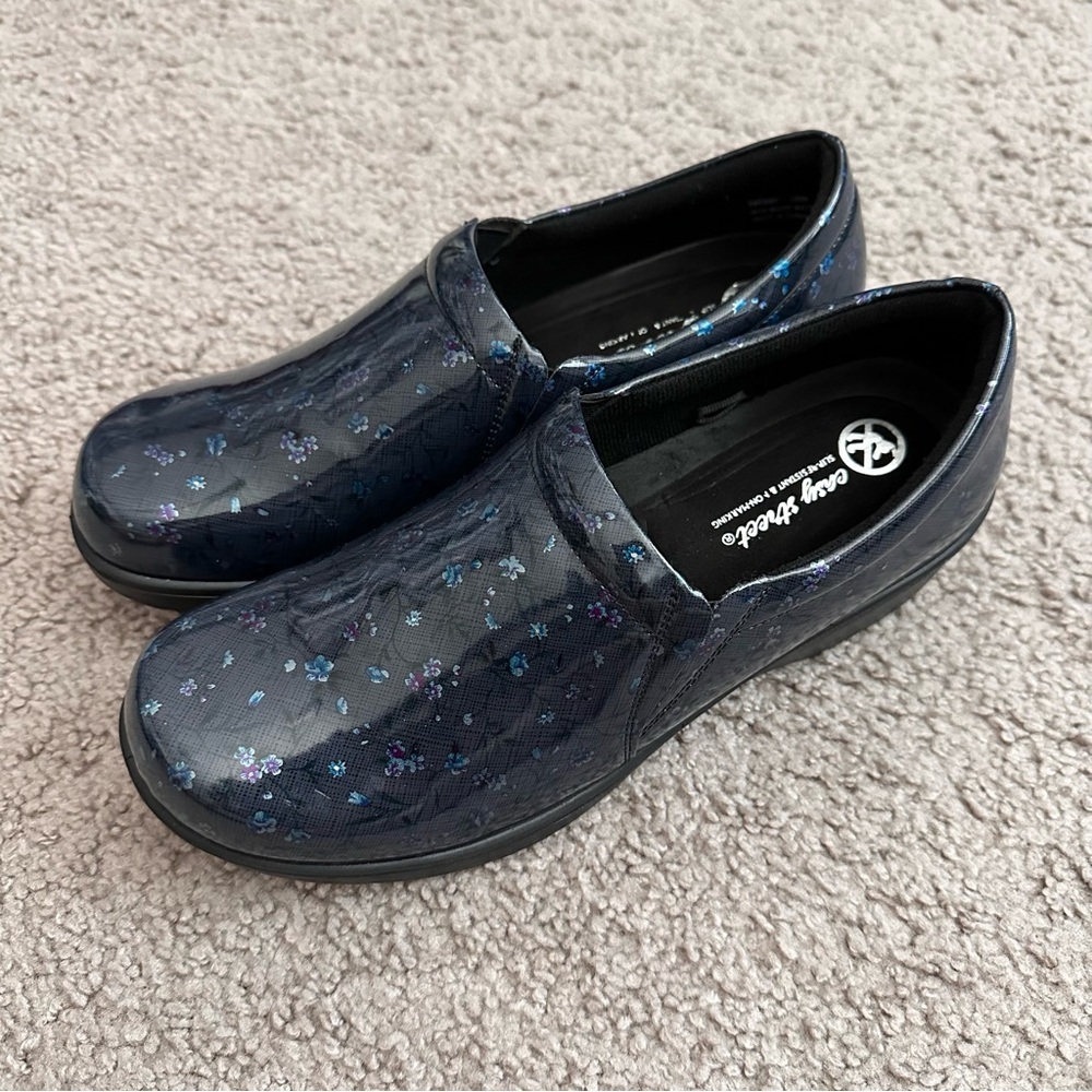 Easy Street Easy Works Ditsy Floral Purple Blue Clogs Womens 10W
